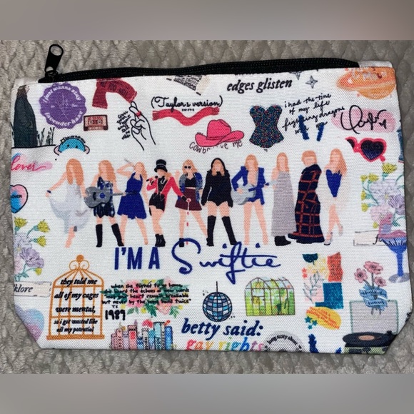 Taylor Swift Make up bag or travel bag. - Picture 3 of 4